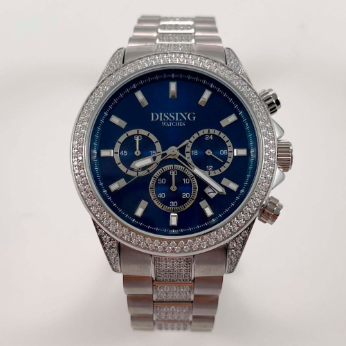 Klockor med kristallstenar